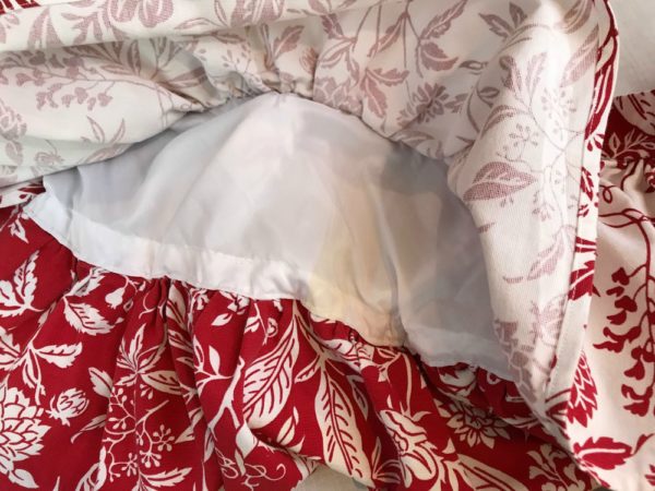 Nostalgic Farmhouse Christmas Aprons & Towels | blowingawayoutwest.com - Tutorial for Farmhouse Christmas (or any occasion) ruffled aprons and fun Christmas towels #holidaybaking #farmhouseapron #Christmasapron #christmastowels #12daysofChristmas