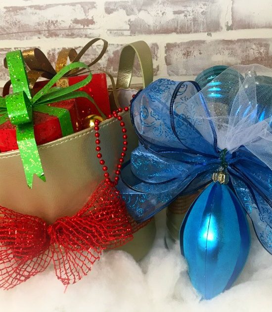 Dollar Store Christmas Craft : Ornament Basket Vignettes | blowingawayoutwest.com - Quick Christmas craft ideas for the bargain decorator using dollar store items. #dollarstorecraft #christmascraft #dollarstorechristmas #12daysofChristmas