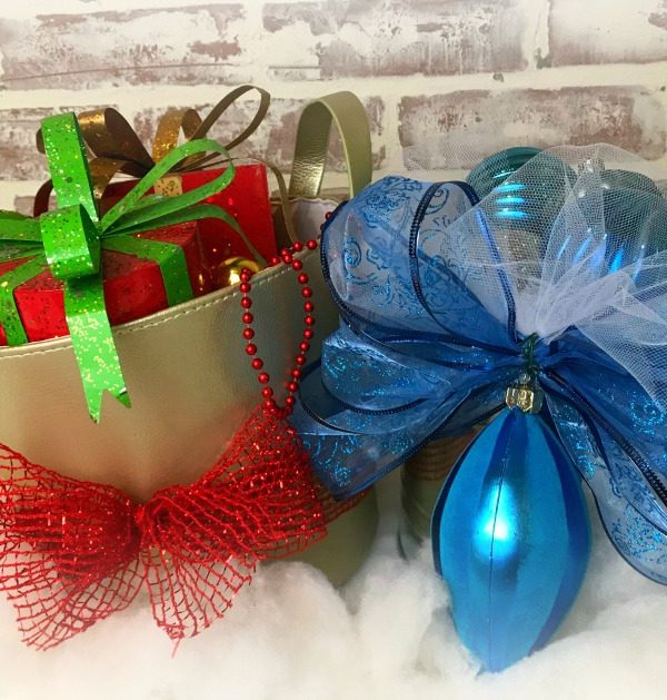 Dollar Store Christmas Craft : Ornament Basket Vignettes | blowingawayoutwest.com - Quick Christmas craft ideas for the bargain decorator using dollar store items. #dollarstorecraft #christmascraft #dollarstorechristmas #12daysofChristmas