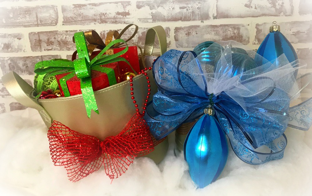 Dollar Store Christmas Craft : Ornament Basket Vignettes | blowingawayoutwest.com - Quick Christmas craft ideas for the bargain decorator using dollar store items. #dollarstorecraft #christmascraft #dollarstorechristmas #12daysofChristmas