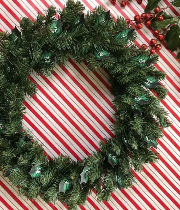 Christmas Advent Calendar Wreath | blowingawayoutwest.com - DIY Christmas Advent Calendar Wreath with Free Project Printables #adventcalendar #christmaswreath #adventcalendarwreath #freechristmasprintable #diywreath #12daysofChristmas