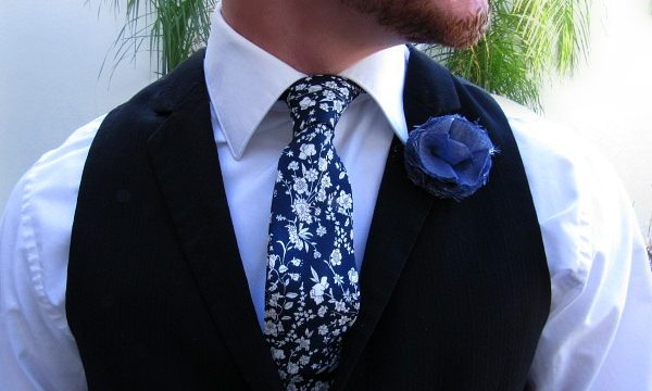 Fabric Flower Boutonnieres & Faux Leather Steampunk Lapel Pins | blowingawayoutwest.com - Fabric Flower Boutonnieres & Faux Leather Steampunk Lapel Pins Tutorial #steampunkboutonnieres #fabricflowerboutonnieres #weddingboutonnieres #steampunklapelpin #lapelpin #fauxleatherflower