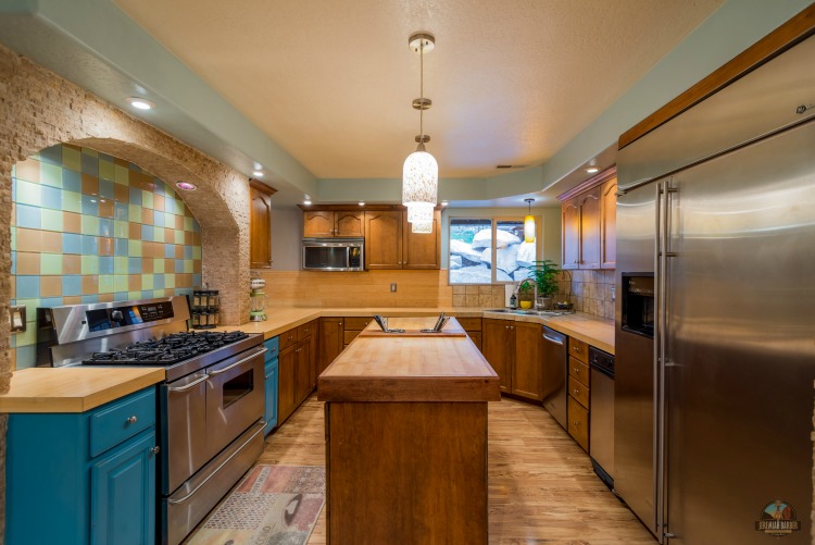Ultimate DIY Guide to Exceptional Interior Lighting on a Budget: Guide to Interior Lighting installation for the DIYer | blowingawayoutwest.com -Budget Interior Lighting Solutions for the Do-It-Yourselfer #budgetlighting #interiorlighting #pendantlighting #cabinetlighting #lightinginstallation #smartlighting #interiorlightdesigns