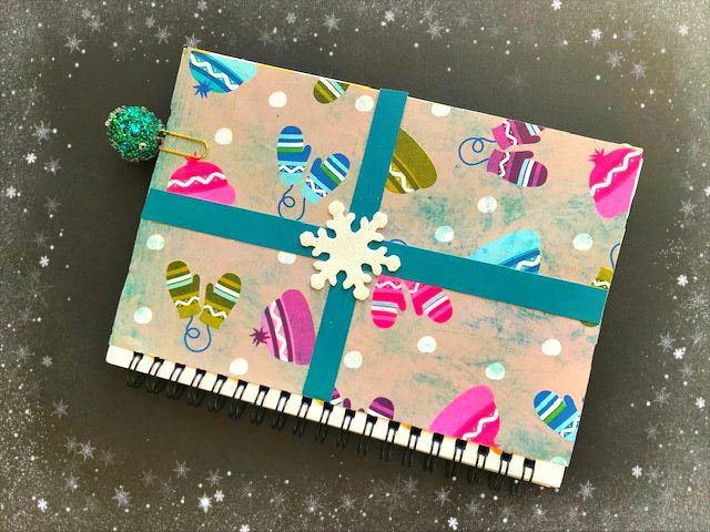 Christmas List Books | blowingawayoutwest.com - DIY Christmas List Books - Easy Christmas Kid Craft #christmaskidcraft #christmascraftsforkids#christmaslist #christmaswishlist #diynotebooks#12daysofChristmas #deckthehome #deckthehomebloghop