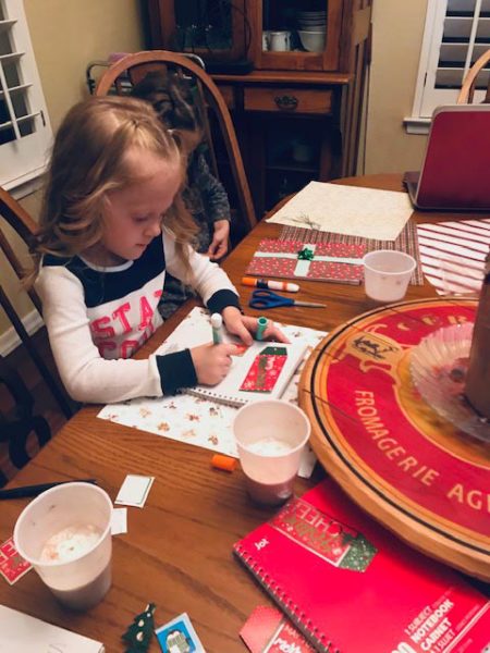 Christmas List Books | blowingawayoutwest.com - DIY Christmas List Books - Easy Christmas Kid Craft #christmaskidcraft #christmascraftsforkids#christmaslist #christmaswishlist #diynotebooks#12daysofChristmas #deckthehome #deckthehomebloghop