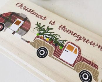 Vintage Christmas Truck : Tray From A Frame Project | blowingawayoutwest.com - DIY Vintage Christmas Truck Sign and Tray Project #vintagechristmas #farmhousechristmas #christmascraft #vintagechristmastruck #farmhousechristmastruck #diychristmastray #diychristmascraft #12daysofChristmas #deckthehome #deckthehomebloghop