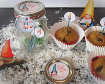 Gnome Made Cupcake Kit : Christmas In A Jar Gift Idea | blowingawayoutwest.com - DIY Christmas in a Jar Gnome Made Cupcake Kit #gnomechristmas #cupcakeschristmas #christmascraft #christmasinajar #christmasneighborgifts #teachergifts #diychristmascraft #12daysofChristmas #deckthehome #deckthehomebloghop
