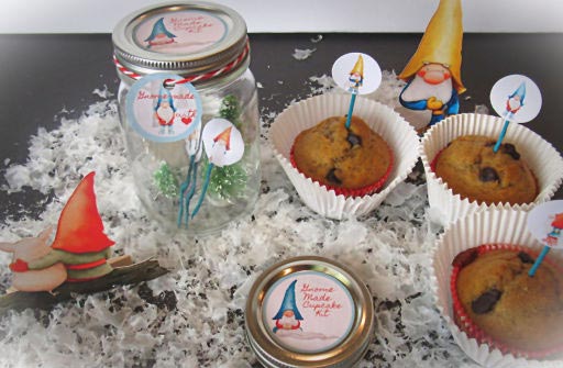 Gnome Made Cupcake Kit : Christmas In A Jar Gift Idea | blowingawayoutwest.com - DIY Christmas in a Jar Gnome Made Cupcake Kit #gnomechristmas #cupcakeschristmas #christmascraft #christmasinajar #christmasneighborgifts #teachergifts #diychristmascraft #12daysofChristmas #deckthehome #deckthehomebloghop