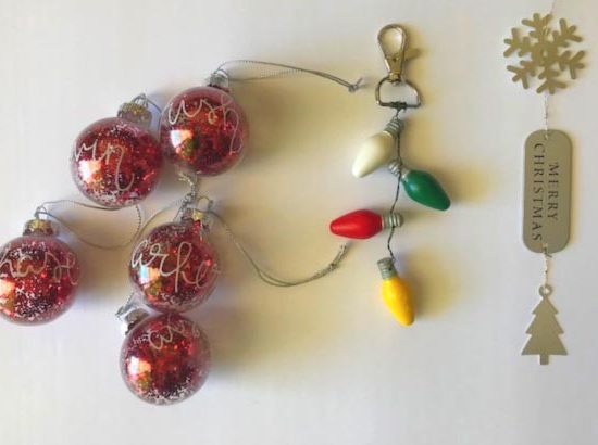 Christmas Stocking Charms | blowingawayoutwest.com - Easy DIY Christmas Stocking Charms and Embellishments #christmasstockingcharms #christmaststockingembellishments #christmasstockingideas #christmascrafts #christmasstockings #12daysofChristmas #deckthehome #deckthehomebloghop #christmascharms #christmasdiy