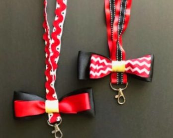 10-Minute DIY Disney Lanyards: Easy to make Mickey Mouse Lanyards | blowingawayoutwest.com -Make Your Own Event Lanyards. #diylandyards #eventlanyards #mickeymouselanyard #disneylanyards #10MinuteProject #makealanyard #disneylandprojects