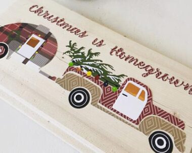 Vintage Christmas Truck : Tray From A Frame Project | blowingawayoutwest.com - DIY Vintage Christmas Truck Sign and Tray Project #vintagechristmas #farmhousechristmas #christmascraft #vintagechristmastruck #farmhousechristmastruck #diychristmastray #diychristmascraft #12daysofChristmas #deckthehome #deckthehomebloghop