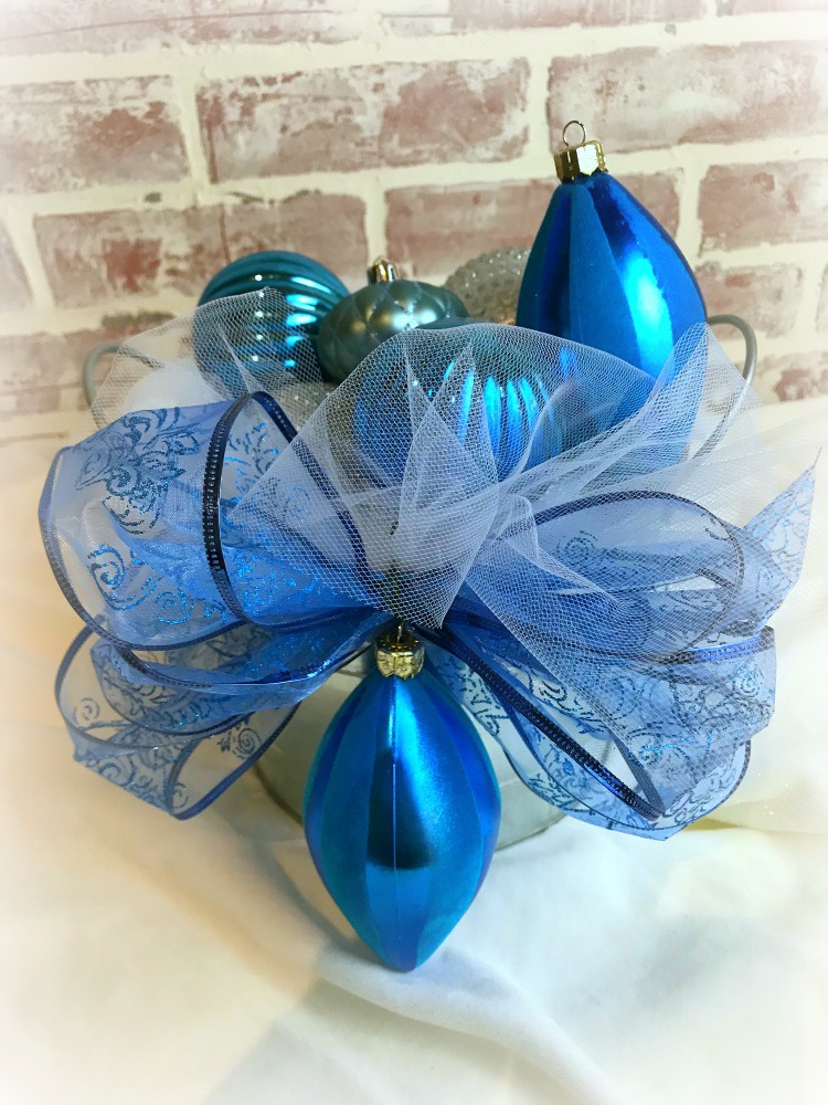 Dollar Store Christmas Craft : Ornament Basket Vignettes | blowingawayoutwest.com - Quick Christmas craft ideas for the bargain decorator using dollar store items. #dollarstorecraft #christmascraft #dollarstorechristmas #12daysofChristmas