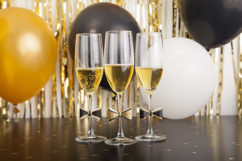 No Stress New Year's Eve Party Projects: Easy projects and a plan to order a New Year's Eve party in a box | blowingawayoutwest.com - Easy Cricut and craft projects for your New Year's Eve Party, complete with shopping lists. #newyearseveparty #cricutproject #partyprojects #newyearseve #freeinvitations