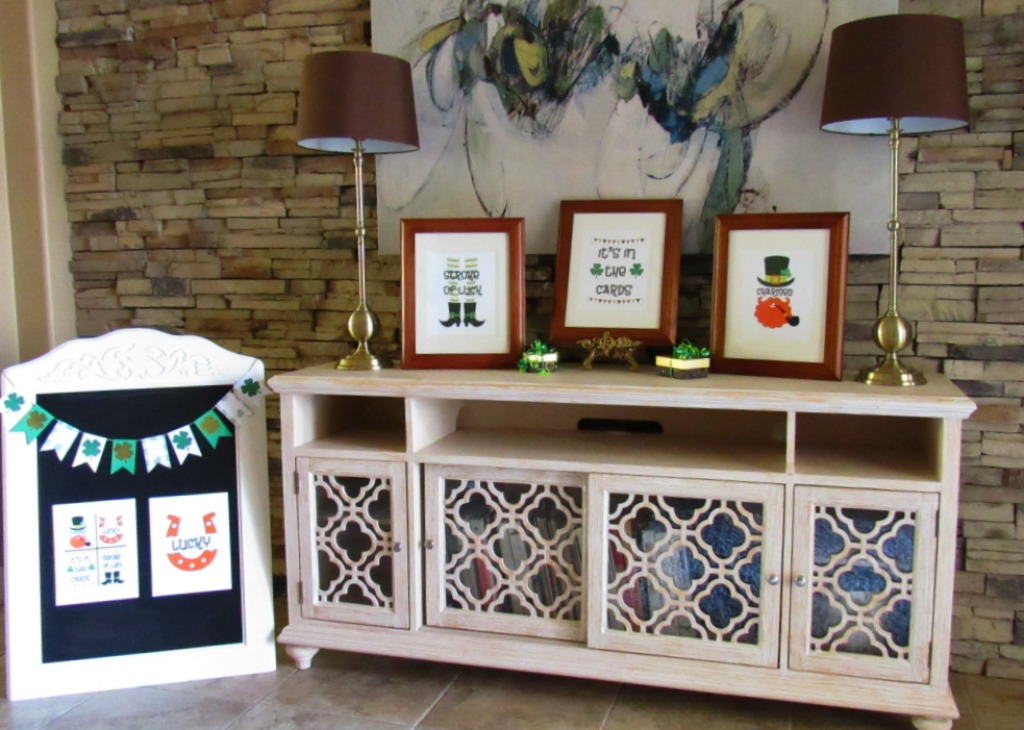 Free St Patrick's Day Printables and Gift Tags: Charming St Patrick's Day Printables | blowingawayoutwest.com - Lucky and Charmed Gift Tags and Printables. #stpatricksdayprintable #freesprintable #freestpatricksdayprintable #freeluckygifttags #gifttagstoprint