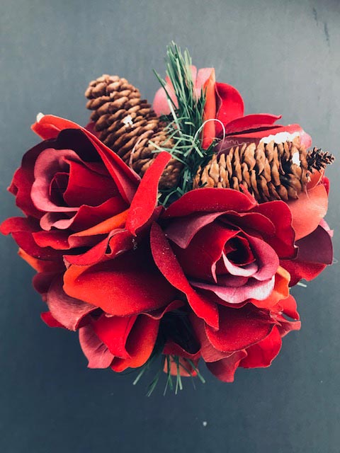 Woodland Christmas Ornaments : Flower Ball Ornaments | blowingawayoutwest.com - DIY Flower Ball and Woodland Christmas Tree Ornaments #woodlandchristmas #farmhousechristmasornaments #christmascraft #woodlandchristmastree #farmhousechristmas #flowerornamentsdiy #diyornaments #12daysofChristmas #deckthehome #deckthehomebloghop #farmhousecheck