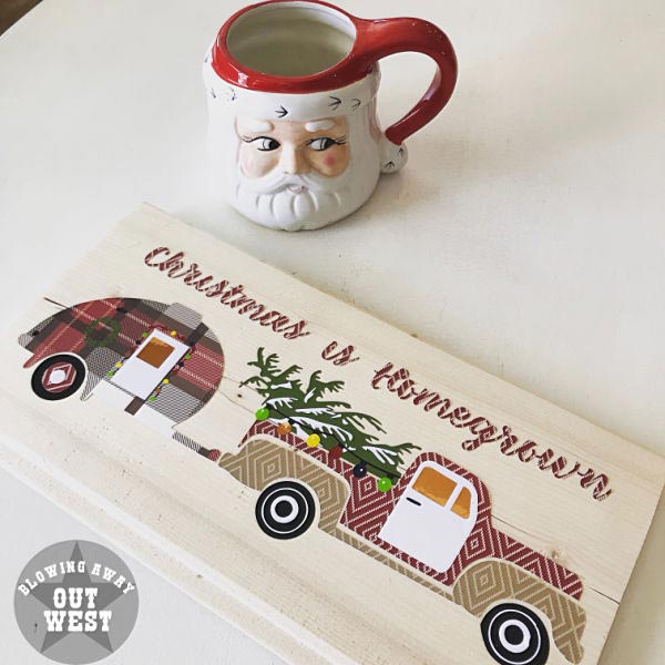 Vintage Christmas Truck : Tray From A Frame Project | blowingawayoutwest.com - DIY Vintage Christmas Truck Sign and Tray Project #vintagechristmas #farmhousechristmas #christmascraft #vintagechristmastruck #farmhousechristmastruck #diychristmastray #diychristmascraft #12daysofChristmas #deckthehome #deckthehomebloghop